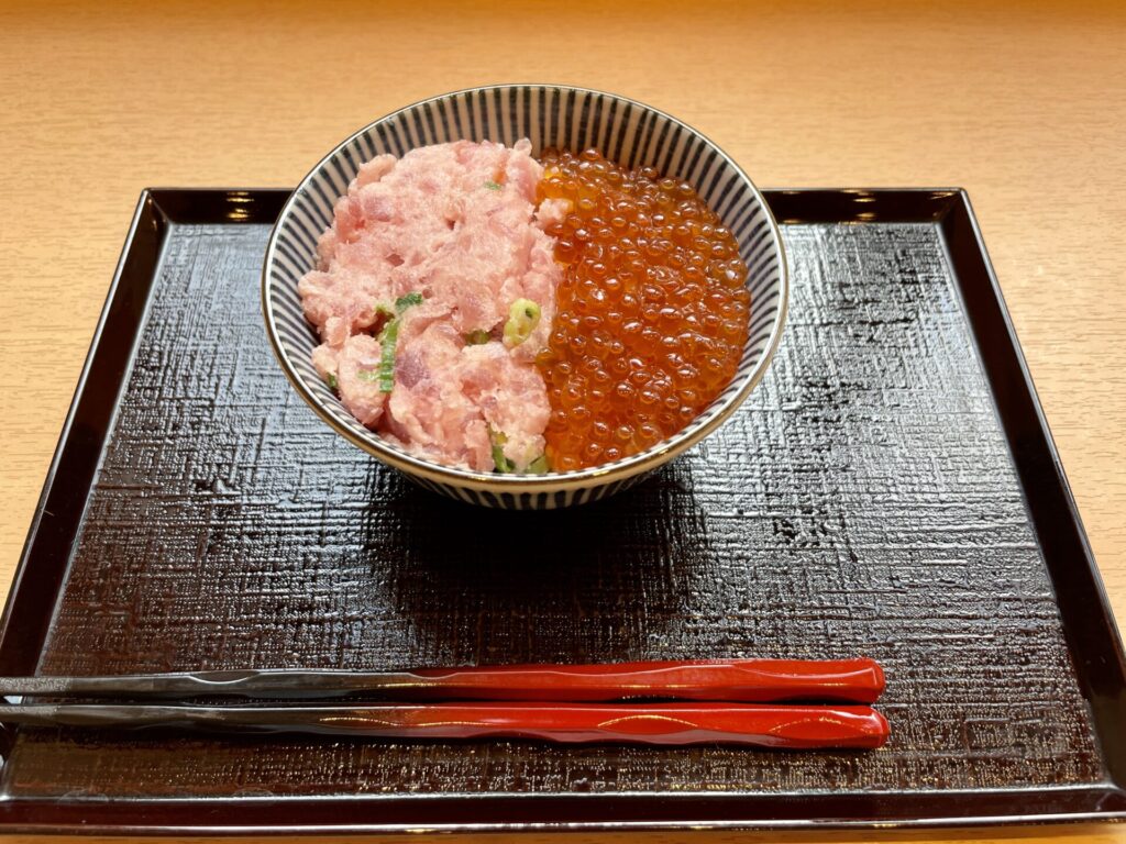 野乃浅草 朝食 ネギトロといくらの2色丼