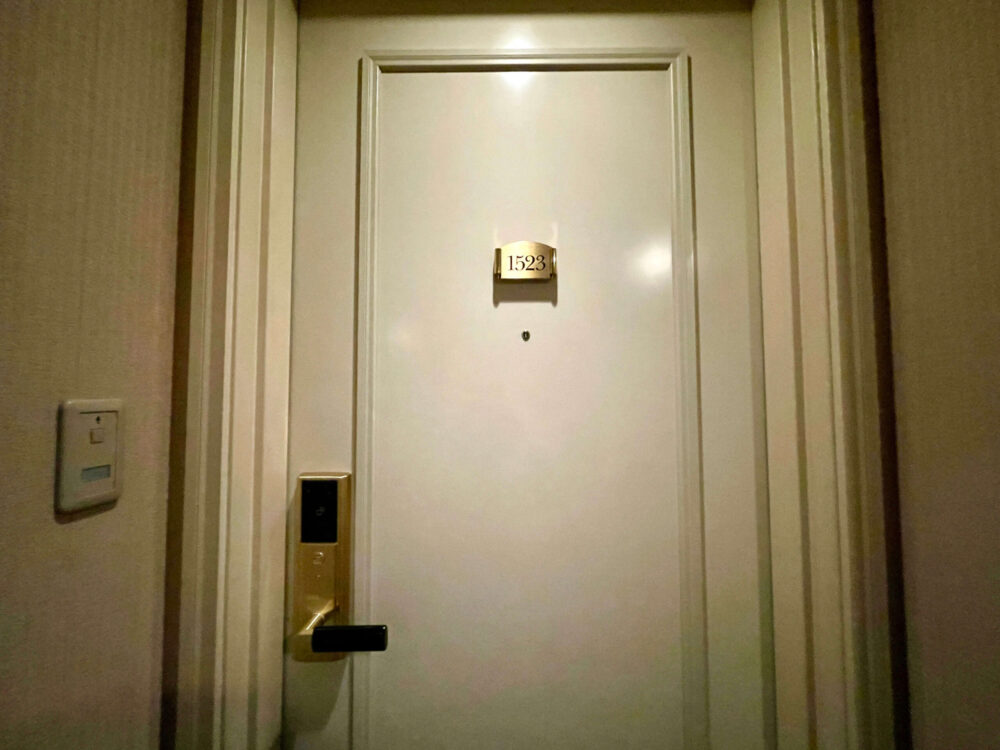 インターコンチネンタル東京ベイ 1523号室の扉