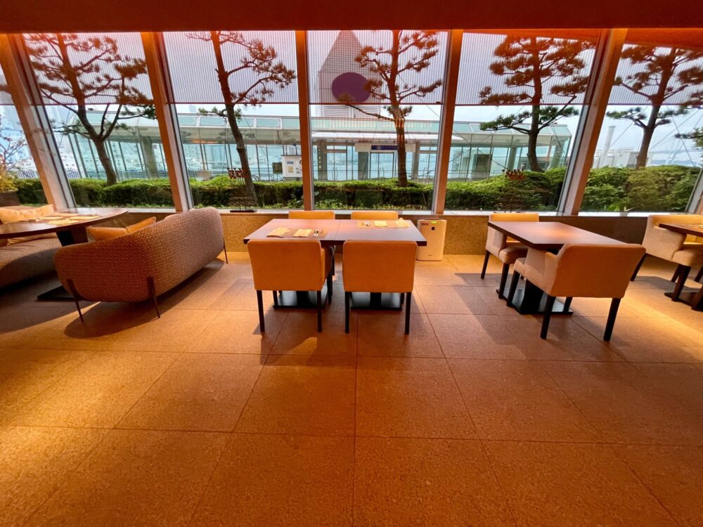 インターコンチネンタル東京ベイ 和ラウンジ テーブル席の雰囲気