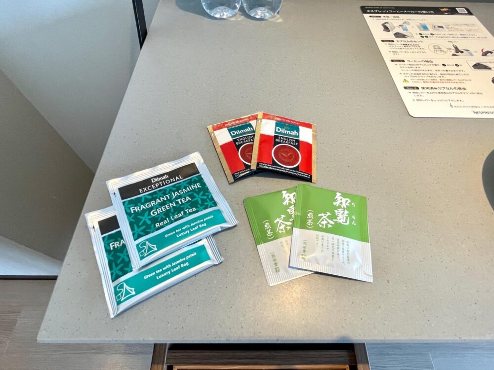 「ヒルトン瀬底」客室 ミニバーのお茶+紅茶