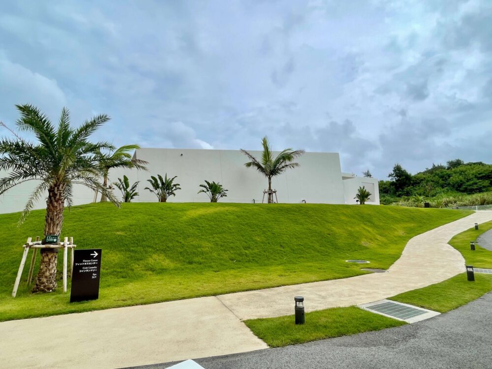 ヒルトン瀬底 スパ/フィットネスセンター/コインランドリーへの道