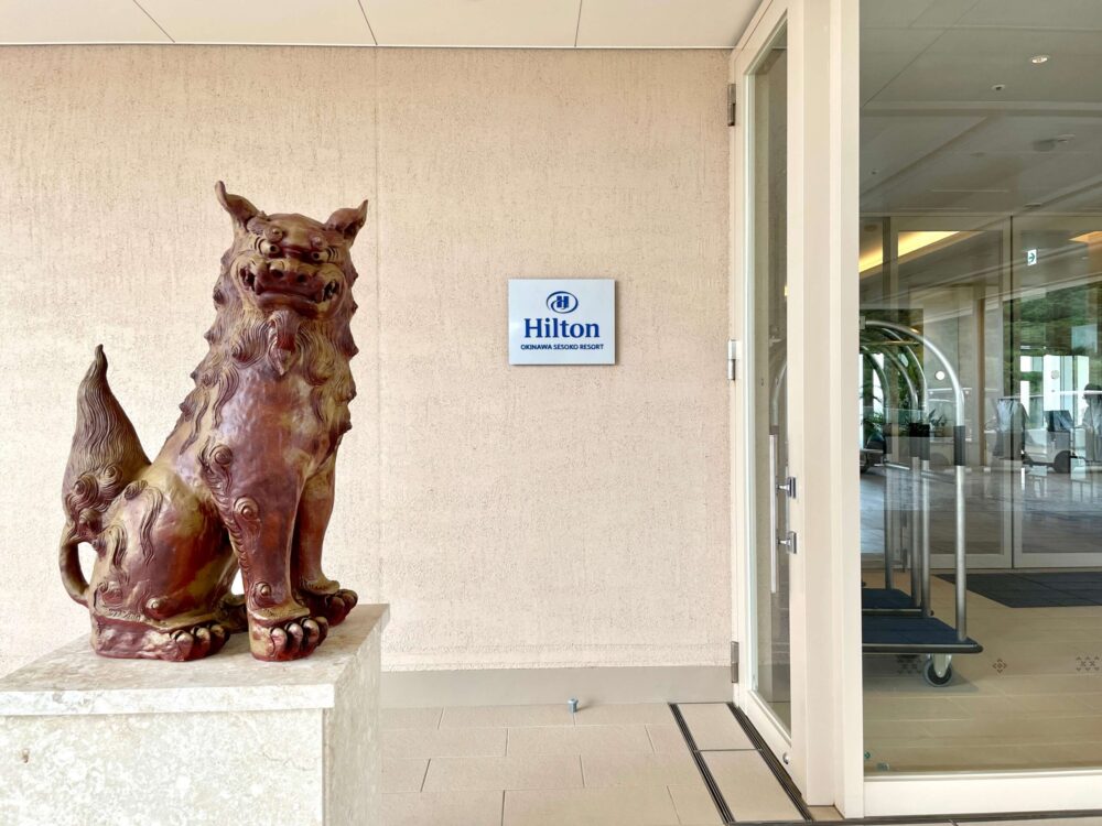 ヒルトン瀬底 エントランス前のシーサー