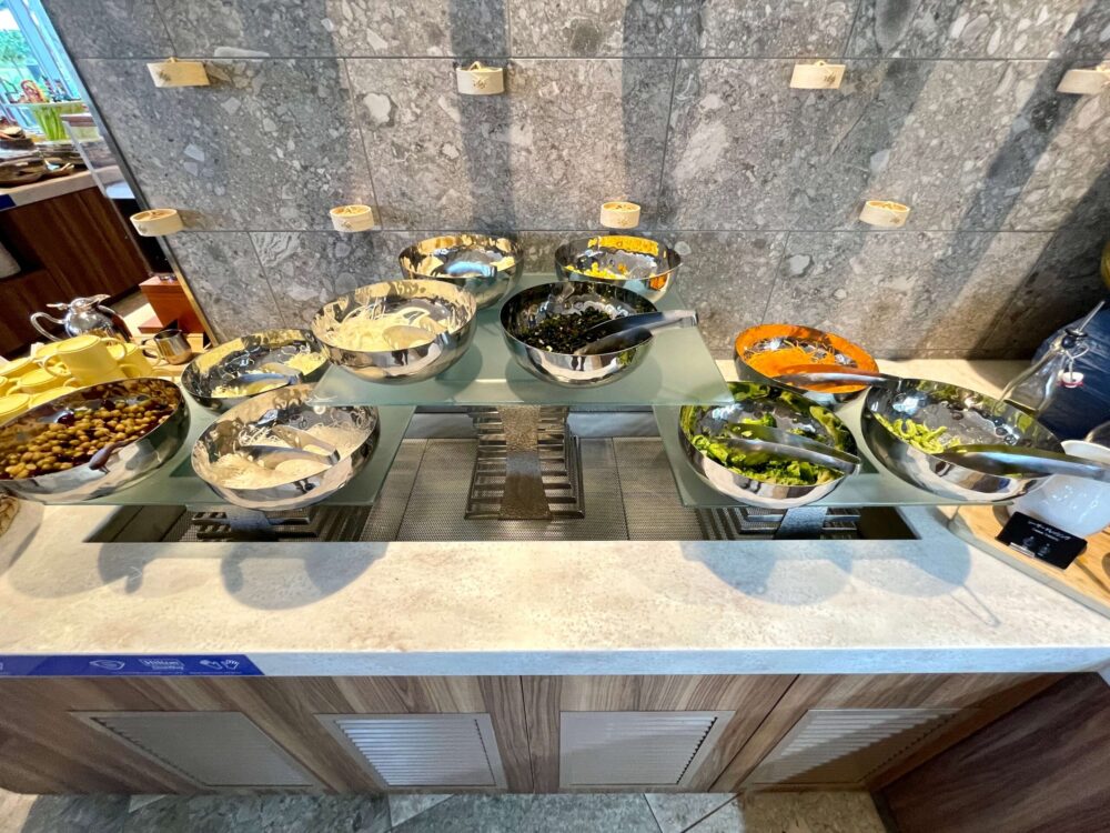 ヒルトン瀬底 朝食会場 サラダコーナー