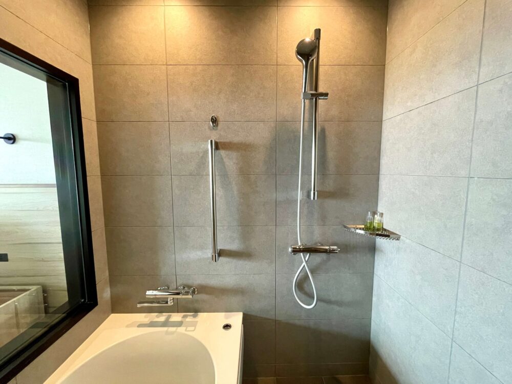 ヒルトン瀬底 浴室のシャワー