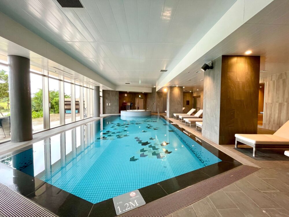 ヒルトン瀬底 室内プール