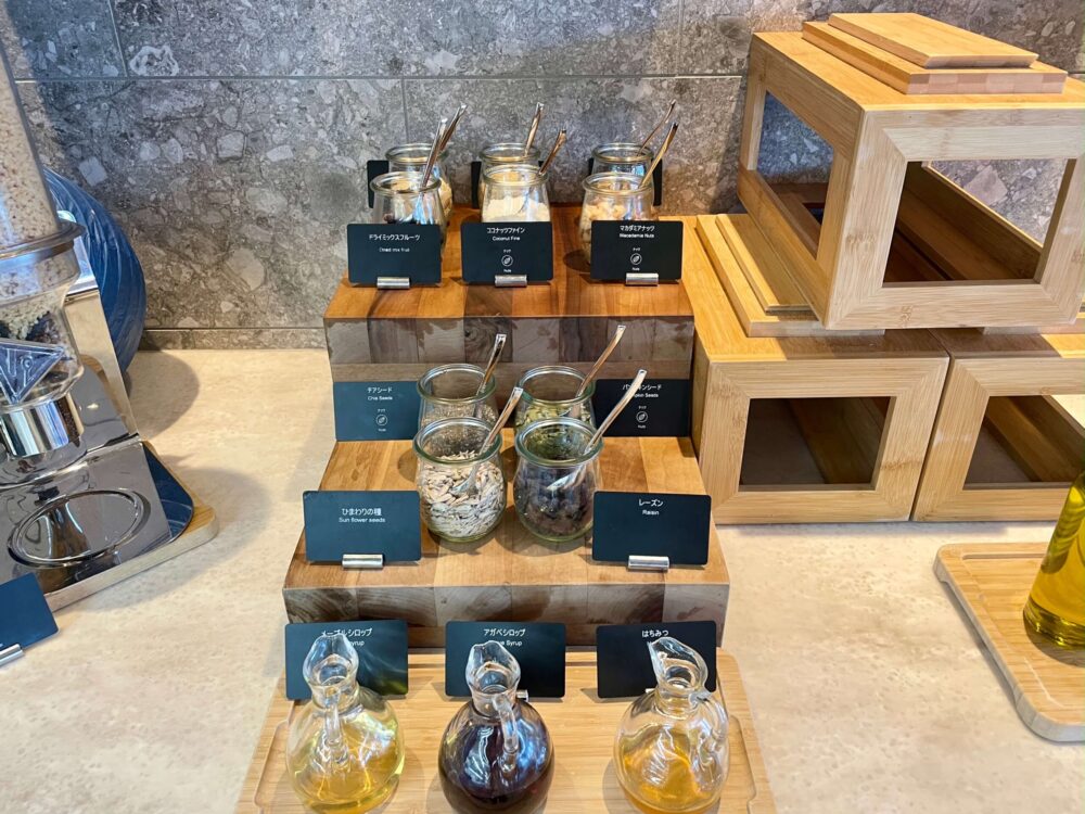 ヒルトン瀬底 朝食 シリアルコーナーのシロップなど