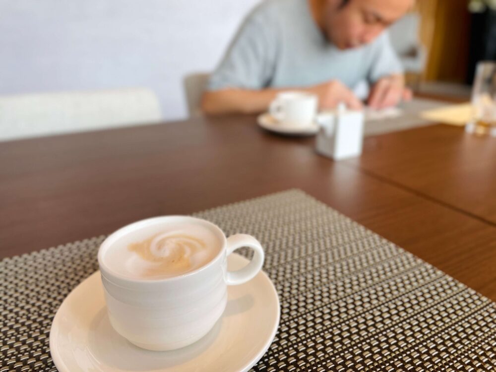 和ラウンジ 朝食 箸袋で折り紙中