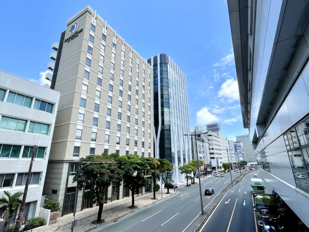 「ダブルツリー那覇」外観