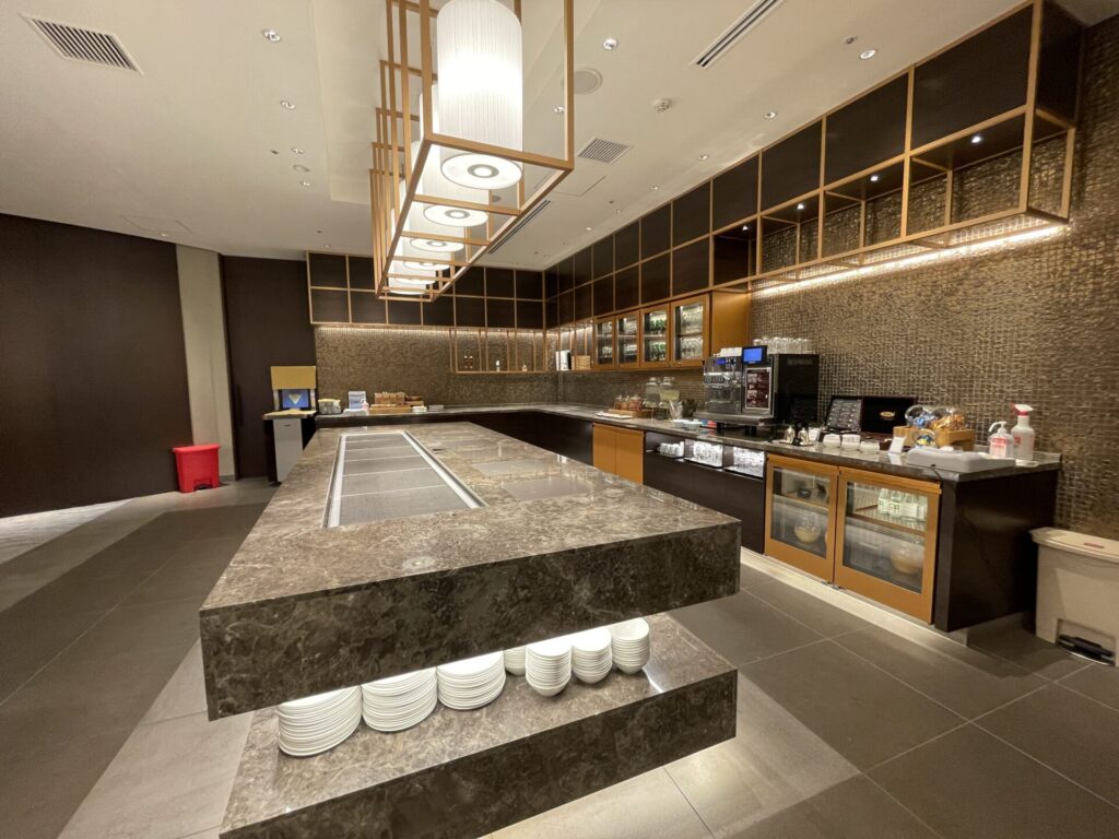 ヒルトン東京ベイ セレブリオラウンジ ブッフェ台の様子