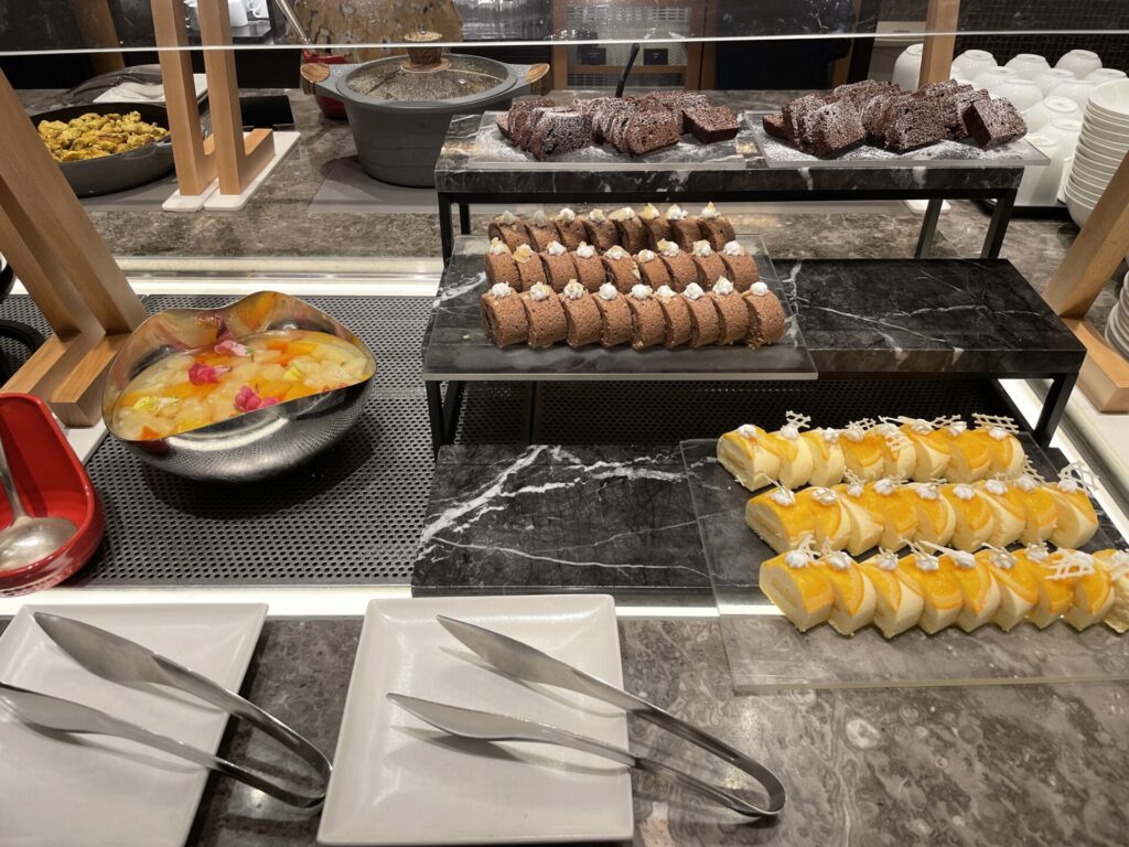 ヒルトン東京ベイ セレブリオラウンジ カクテルタイム ケーキ