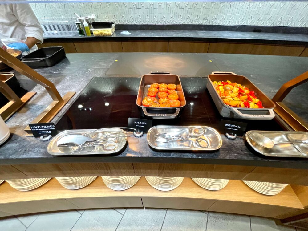 ヒルトン東京ベイ 朝食 トマトのグリルと野菜のロースト
