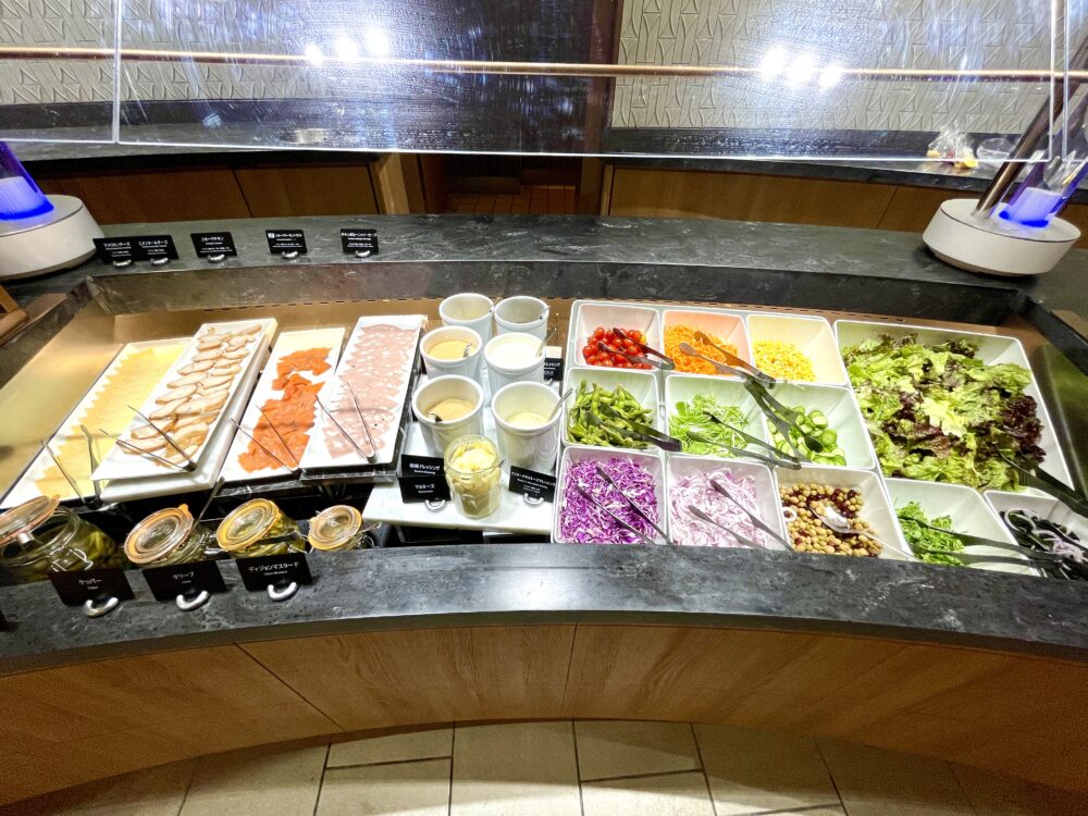 ヒルトン東京ベイ 朝食 生野菜やドレッシング