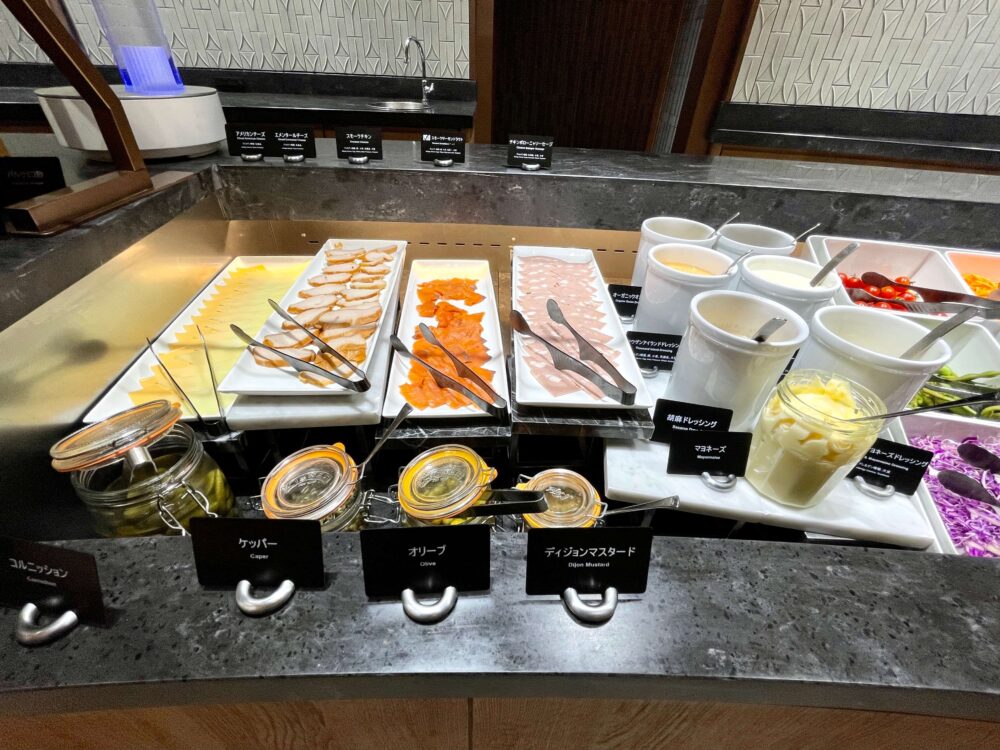 ヒルトン東京ベイ 朝食 ハムやスモークサーモン