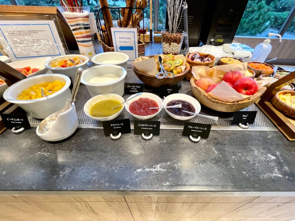 ヒルトン東京ベイ 朝食 ヨーグルトとベリーソース