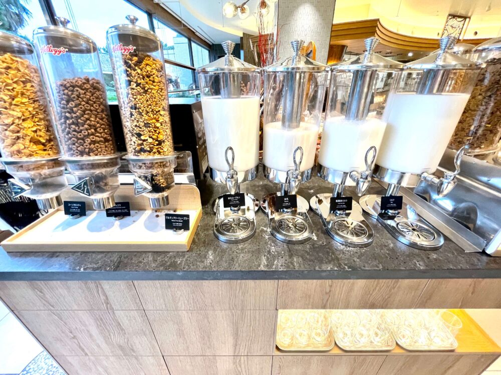 ヒルトン東京ベイ 朝食 シリアルとミルク