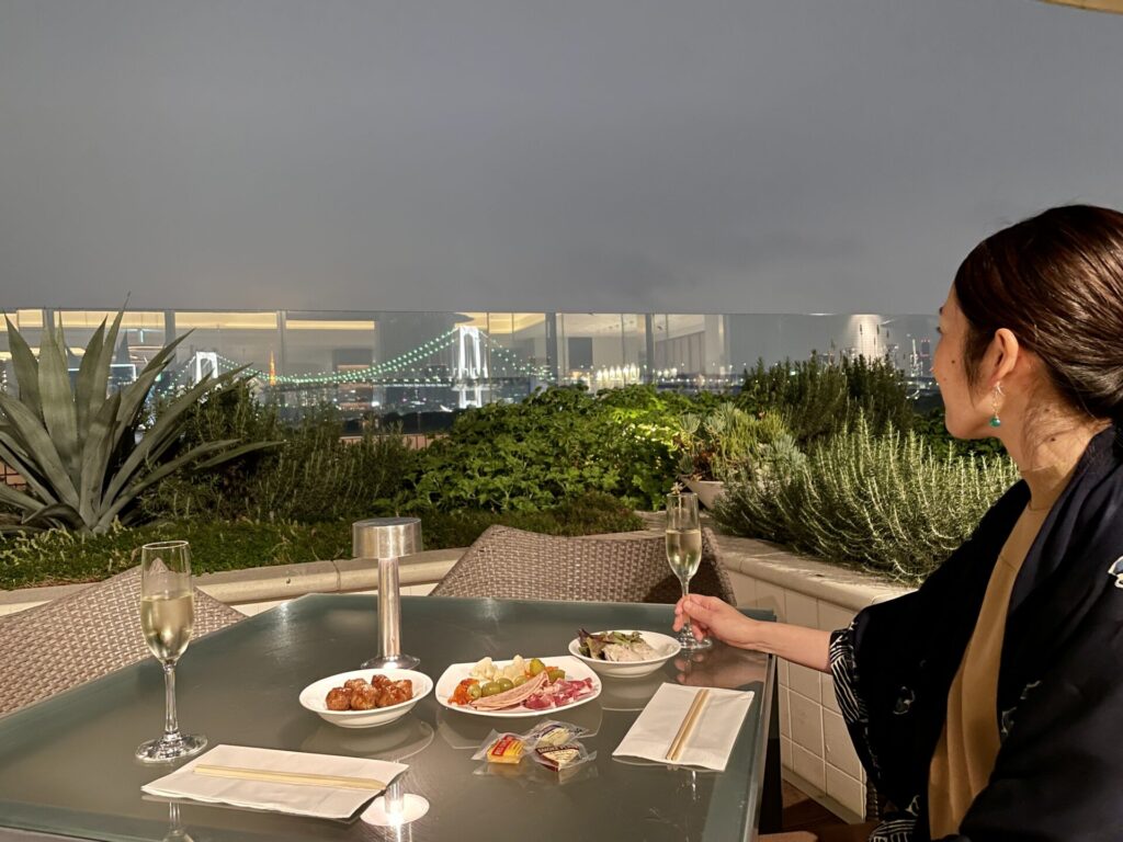 ヒルトンお台場 エグゼクティブラウンジ シャンパンで乾杯