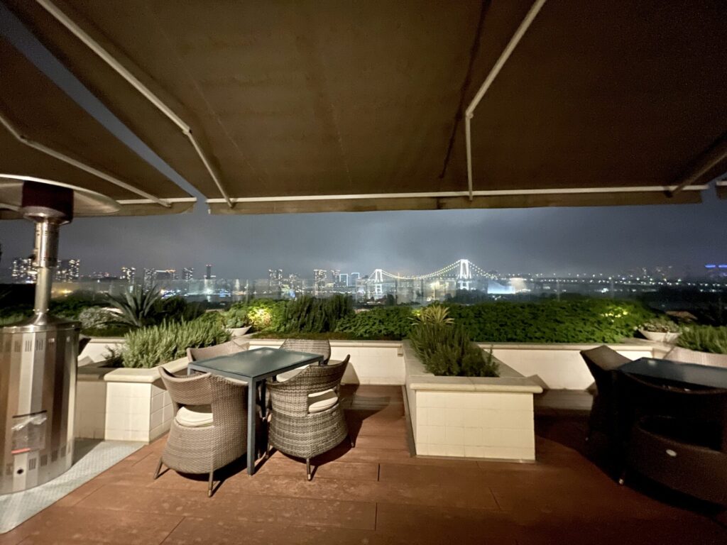 ヒルトンお台場 エグゼクティブラウンジ バルコニーにはヒーターがあります