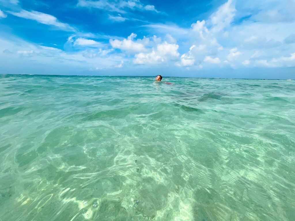 ヒルトン瀬底からすぐ 沖縄本島一の透明度 瀬底ビーチ その1