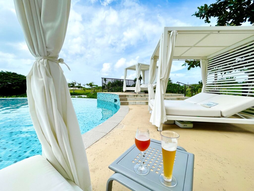 ヒルトン瀬底 屋外プール 有料カバナ