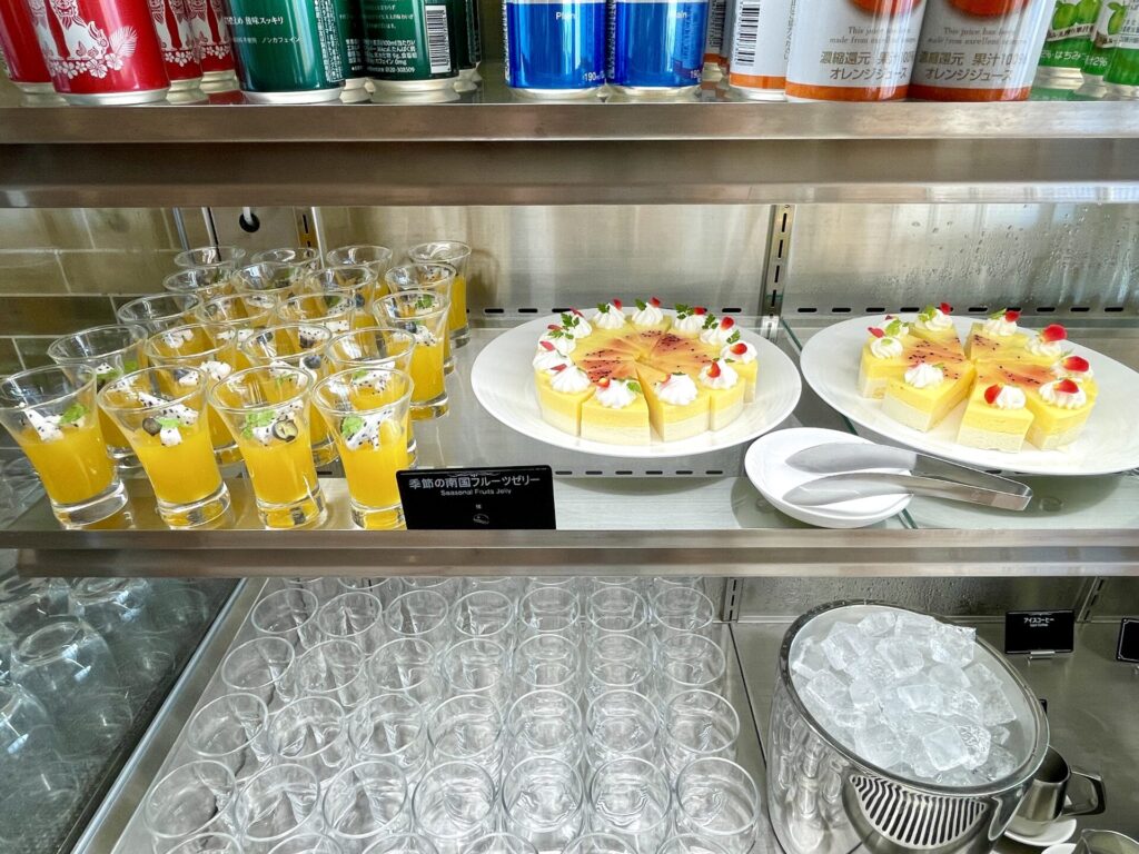 ヒルトン瀬底 エグゼクティブラウンジ ケーキ