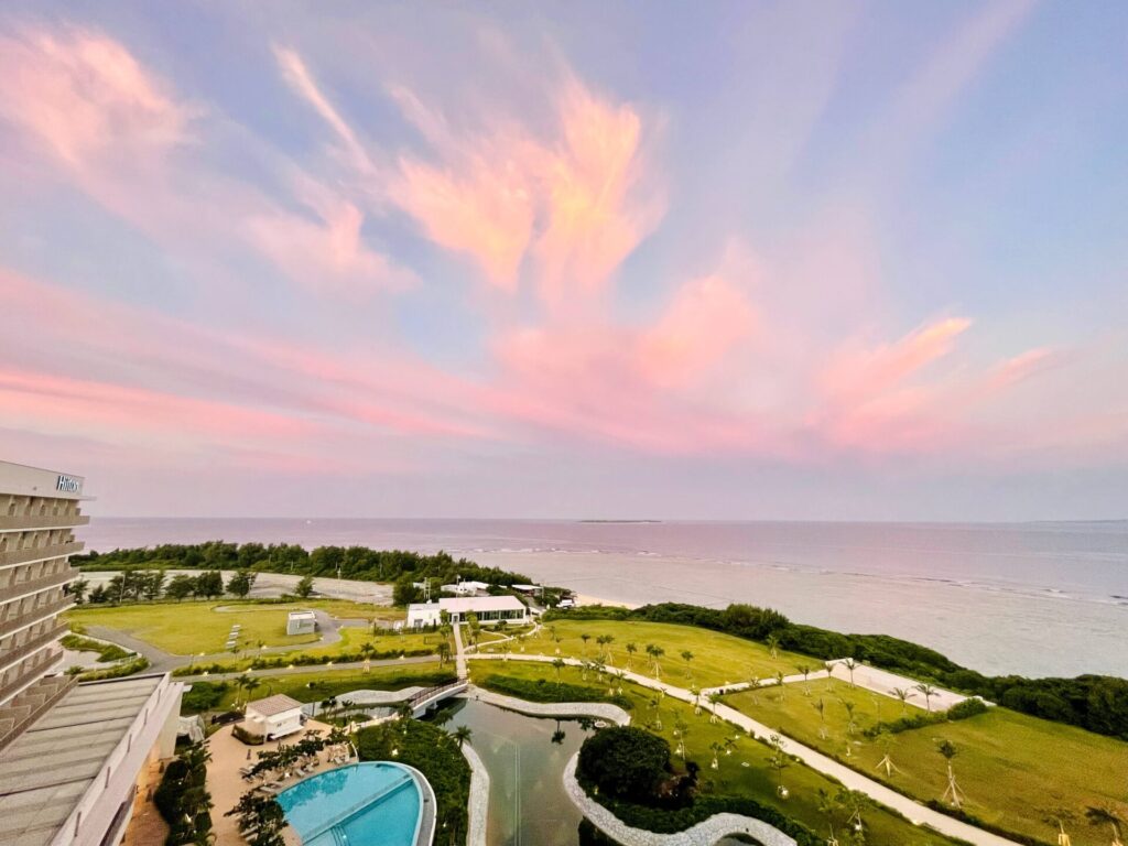 ヒルトン瀬底 エグゼクティブフロア客室からの朝焼け