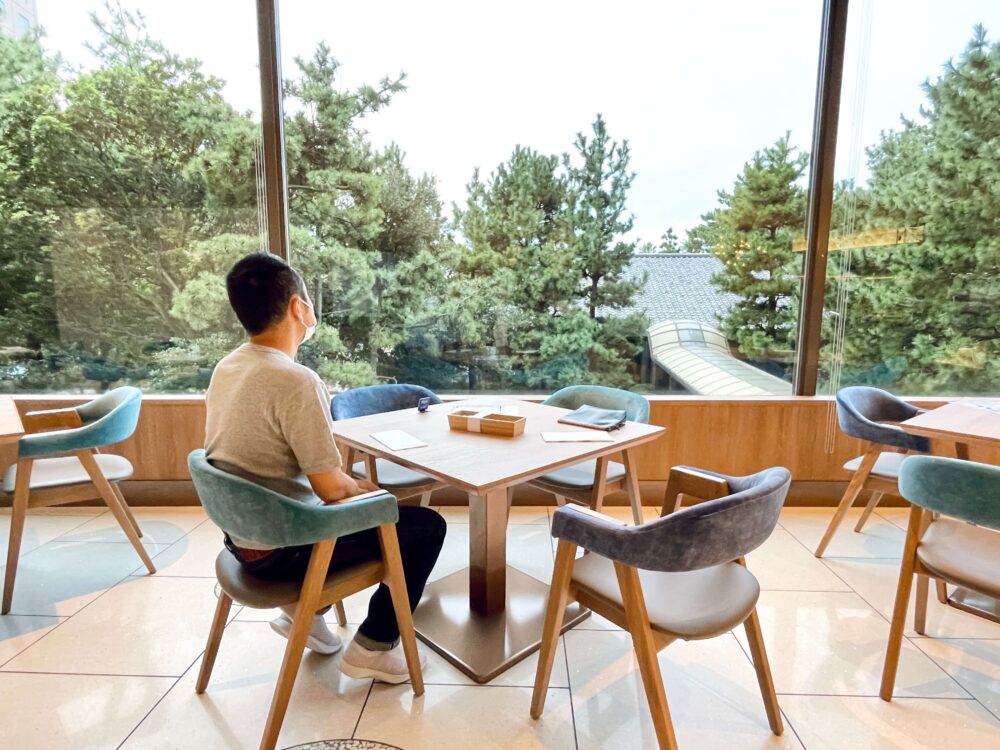 「ヒルトン東京ベイ」朝食会場 窓側席