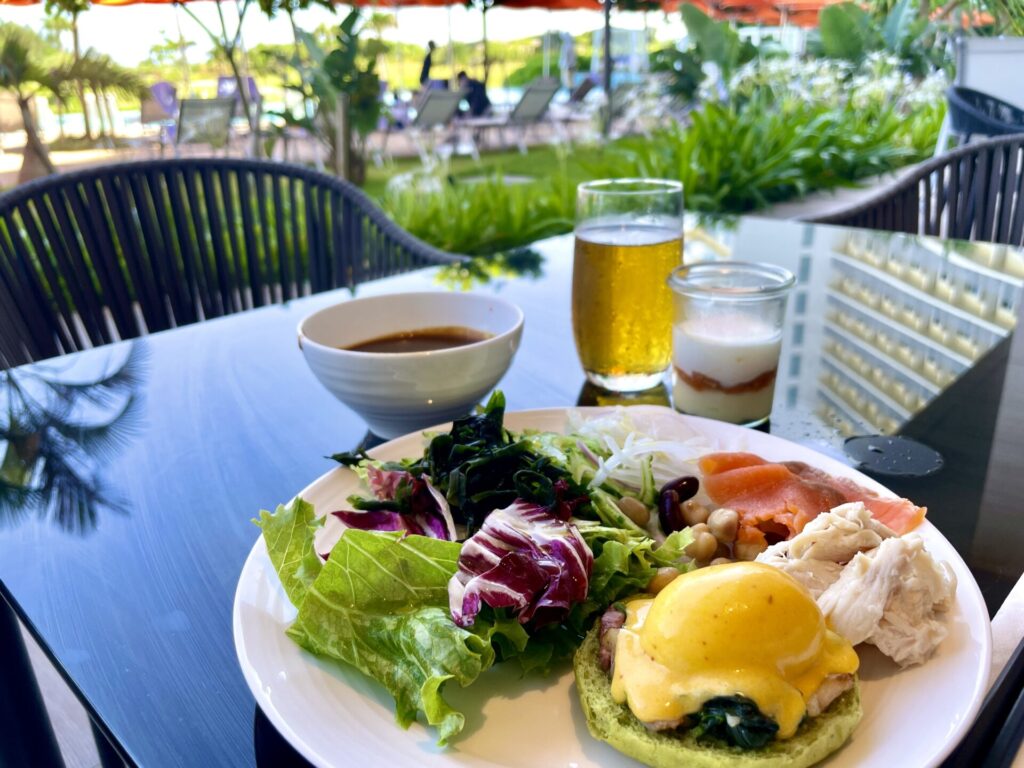 ヒルトン瀬底 朝食 瀬底エッグベネディクト