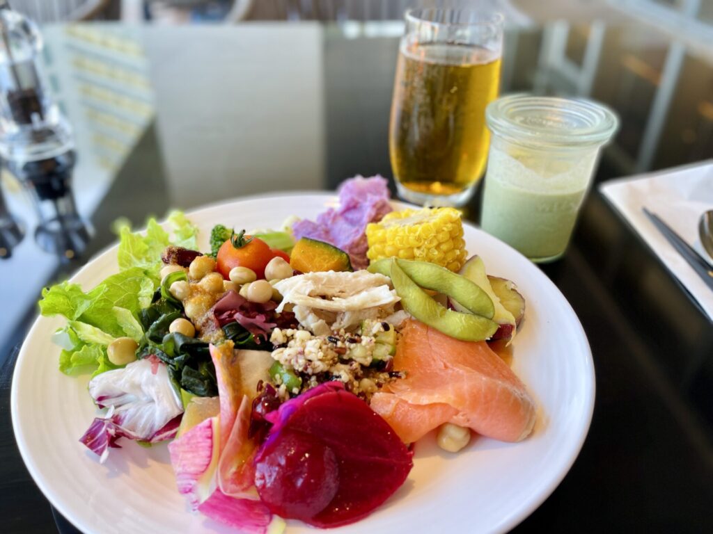 「ヒルトン瀬底」朝食ビュッフェ サラダ盛り合わせ