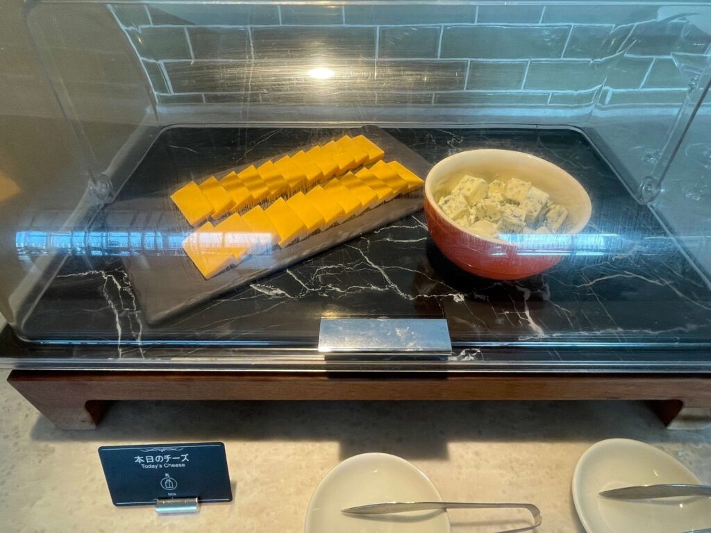 「ヒルトン瀬底」イブニングカクテル 本日のチーズ