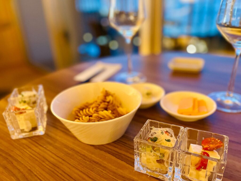 「ヒルトン瀬底」イブニングカクテル 温菜メニューのパスタ