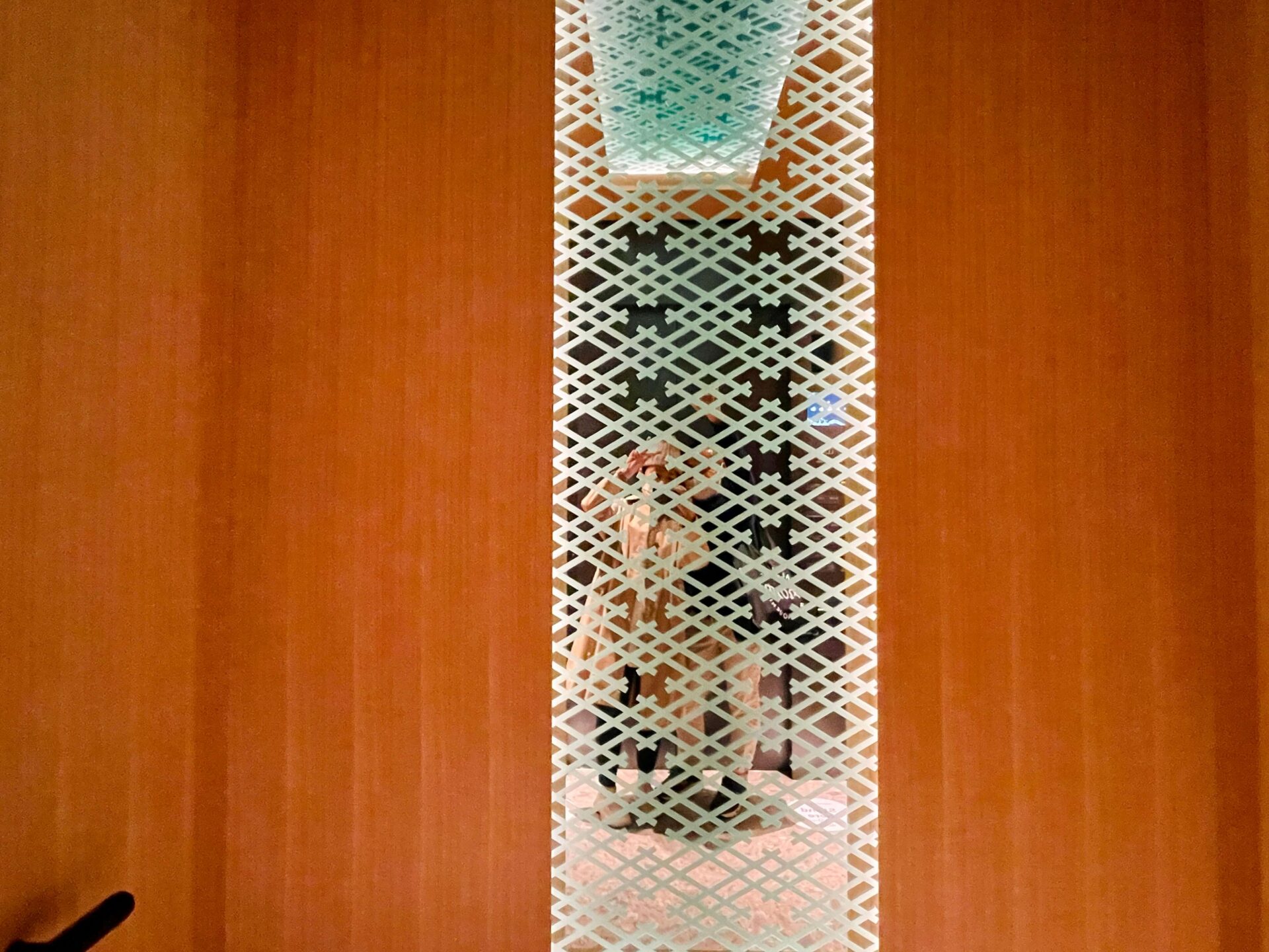 「ヒルトン長崎」エレベーターにて