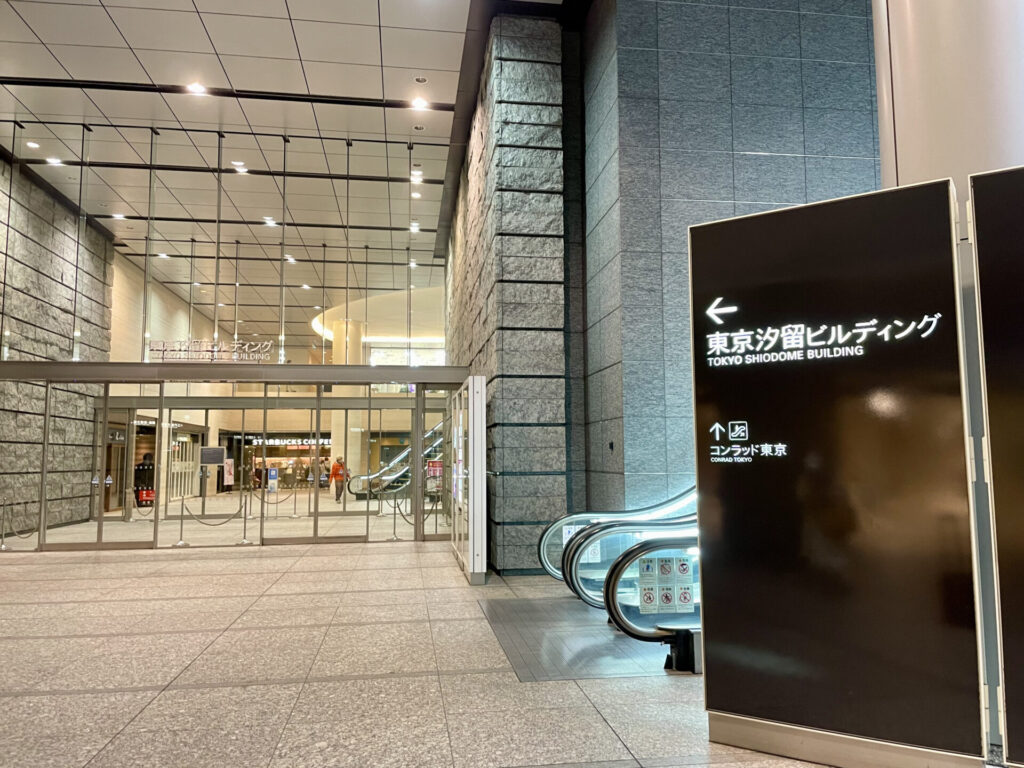 コンラッド東京 東京汐留ビルディングの入口