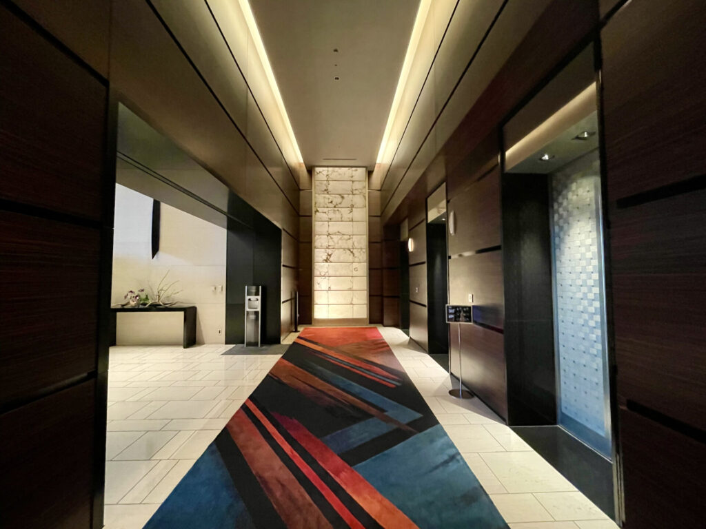 コンラッド東京 1階エレベーターホール