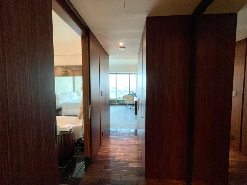 コンラッド東京 エグゼクティブルーム 入口からの景色