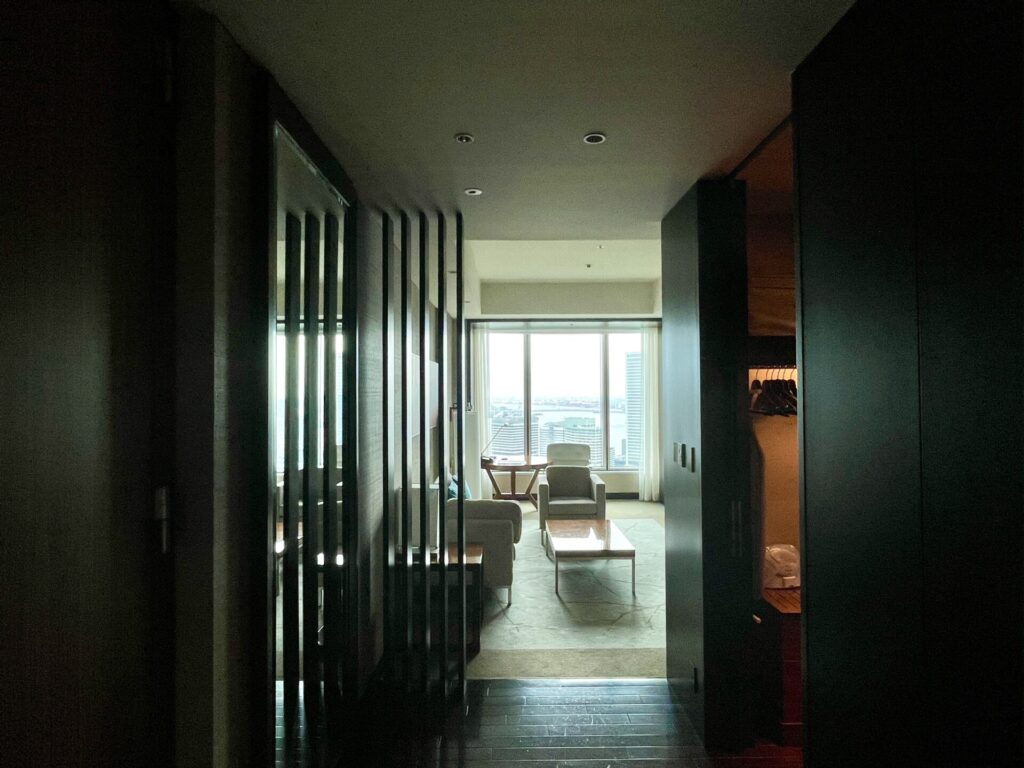 コンラッド東京 スイート 入口からの様子