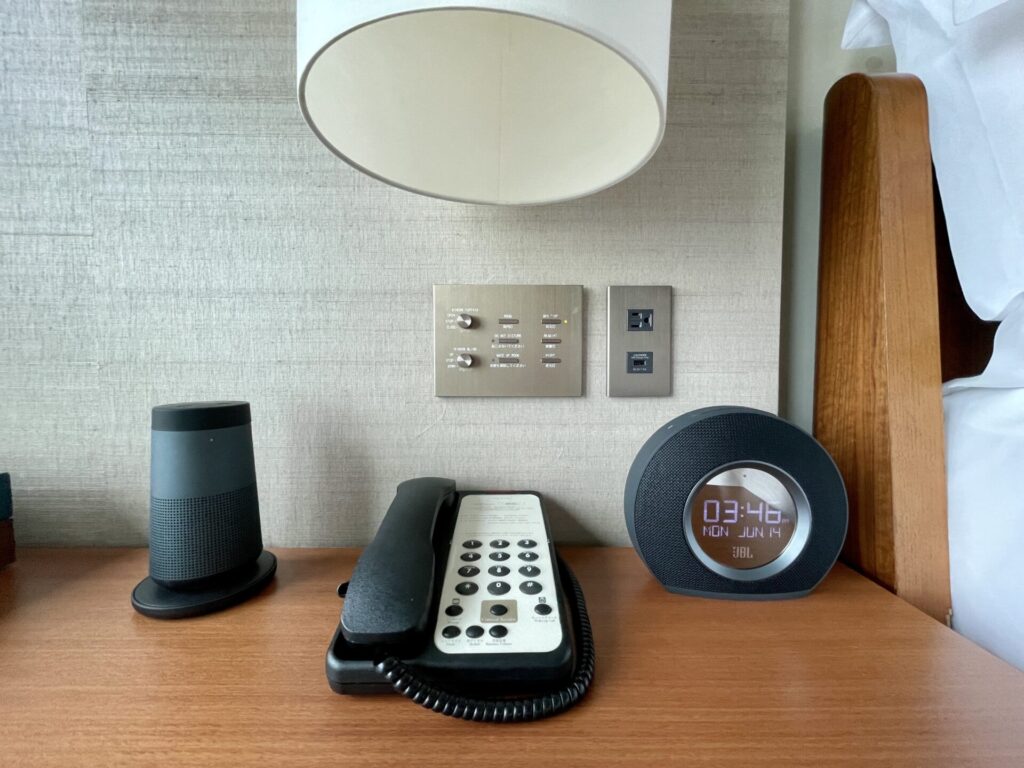 コンラッド東京 スイート ベッド周り