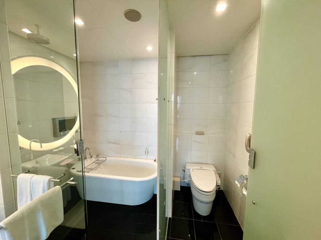 コンラッド東京 スイート 浴室とトイレ