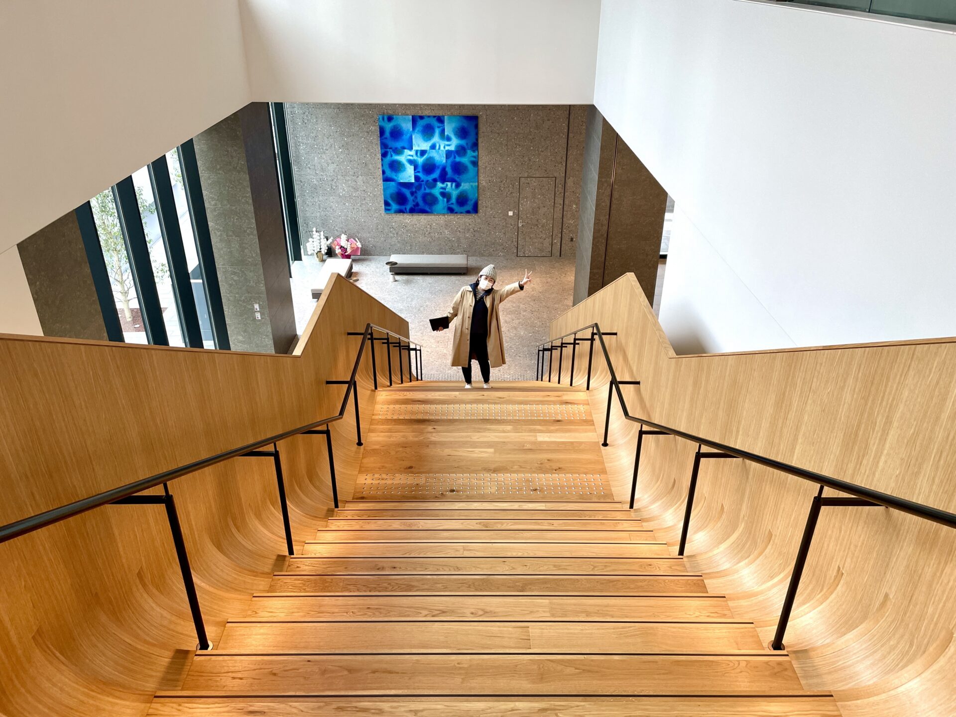 ヒルトン長崎 木製階段で記念撮影