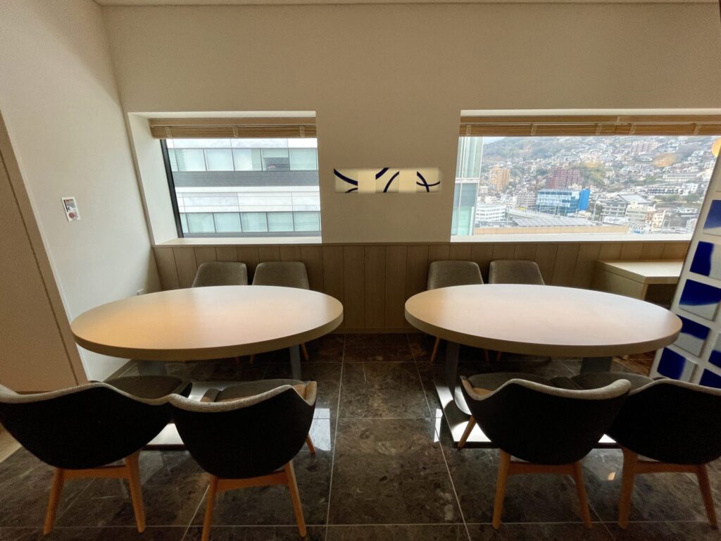 ヒルトン長崎 エグゼクティブラウンジ 4人テーブル