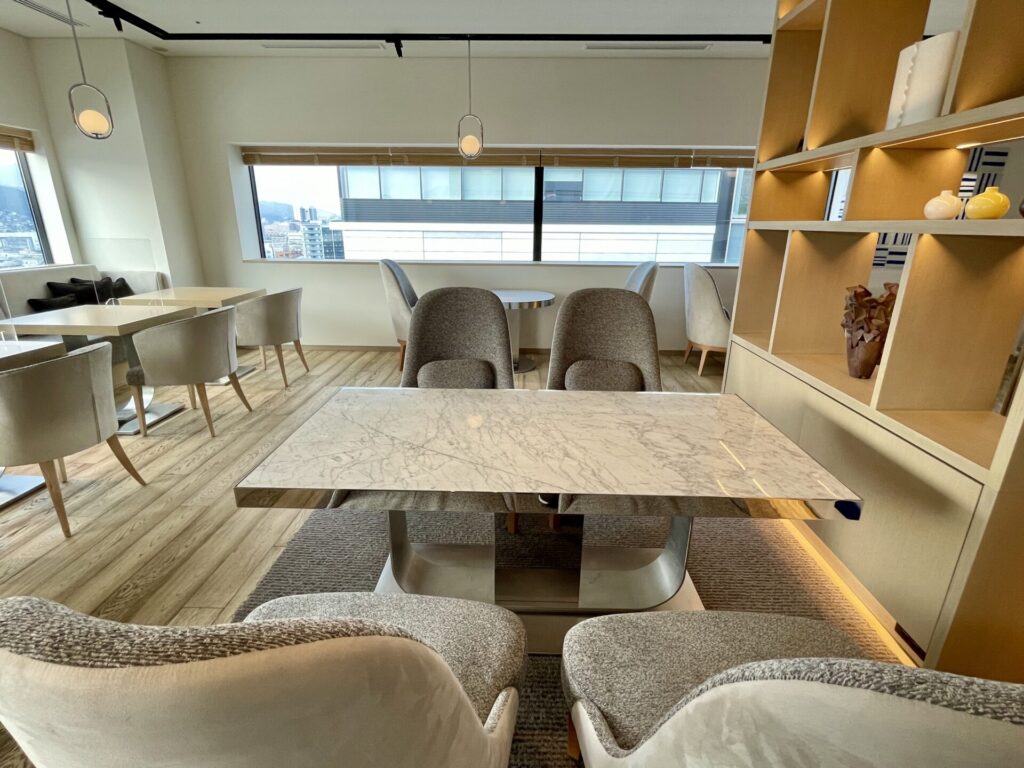 ヒルトン長崎 エグゼクティブラウンジ 4人テーブル席