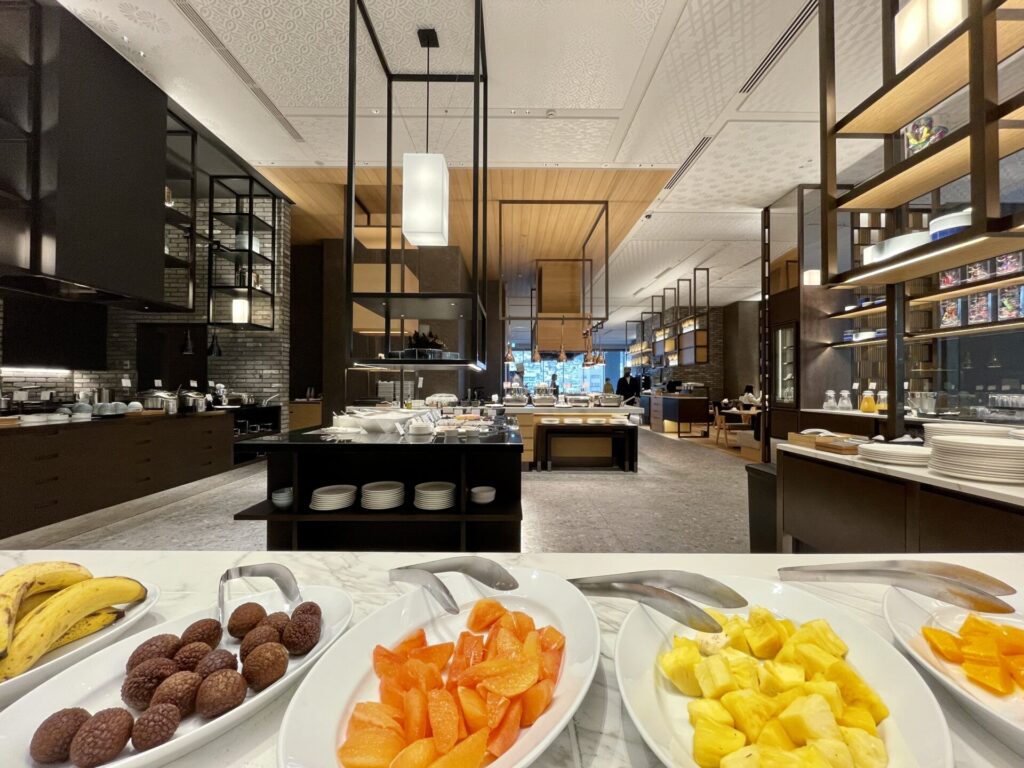 ヒルトン長崎 朝食会場 フルーツ