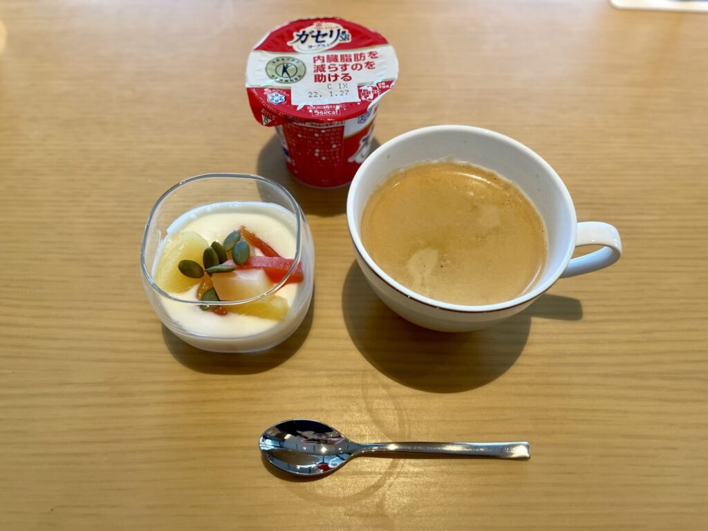 ヒルトン長崎 ディバート 朝食 ヨーグルトとコーヒー