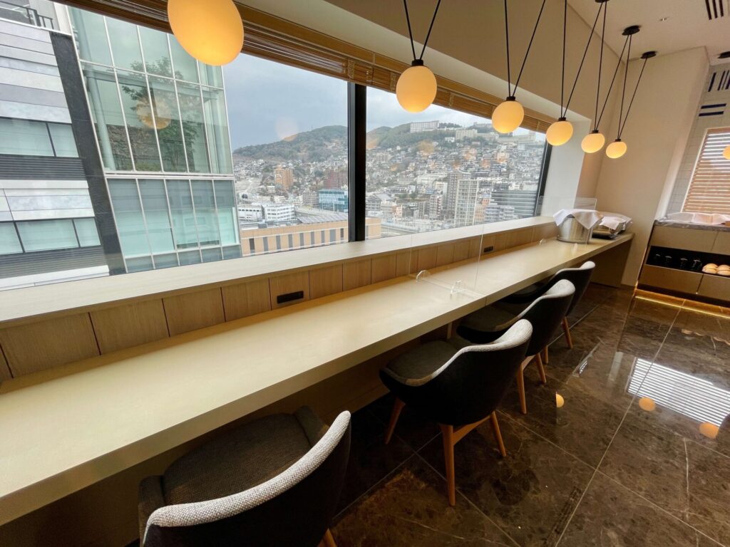 「ヒルトン長崎」エグゼクティブラウンジ カウンター席