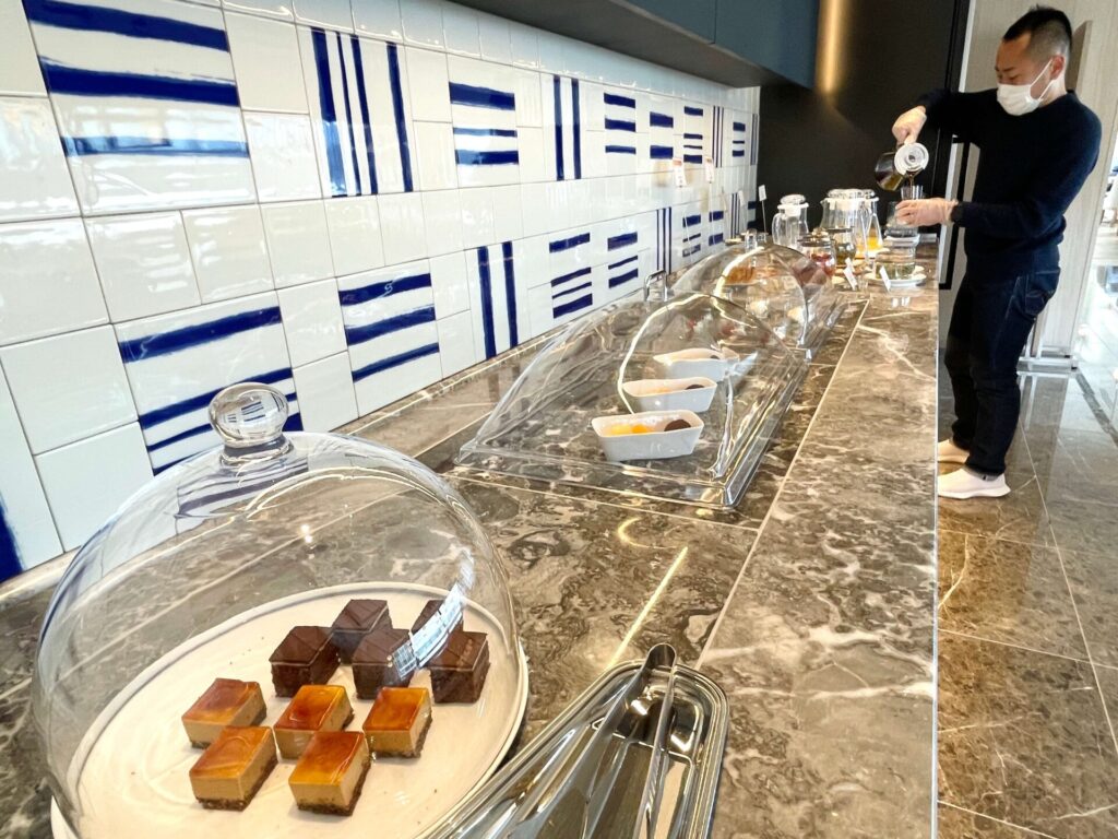 「ヒルトン長崎」エグゼクティブラウンジ ティータイムの様子