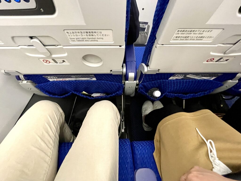 ANA A321 シート幅 足元の様子