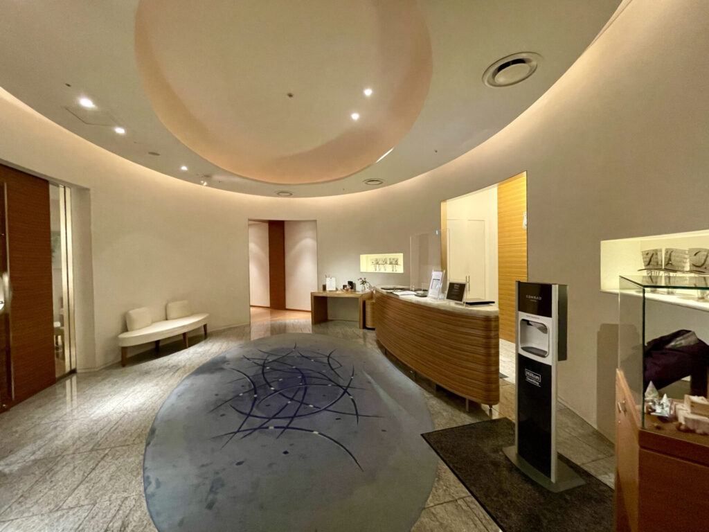 コンラッド東京 スパのフロント
