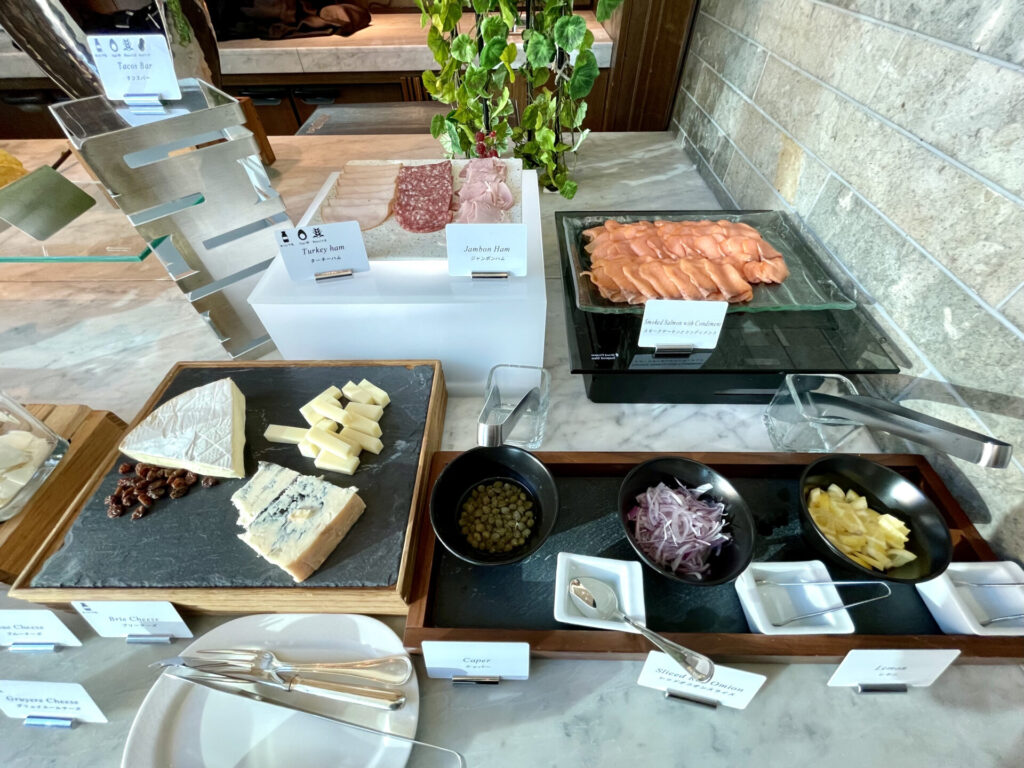 コンラッド東京 朝食ブッフェ サーモンとチーズ