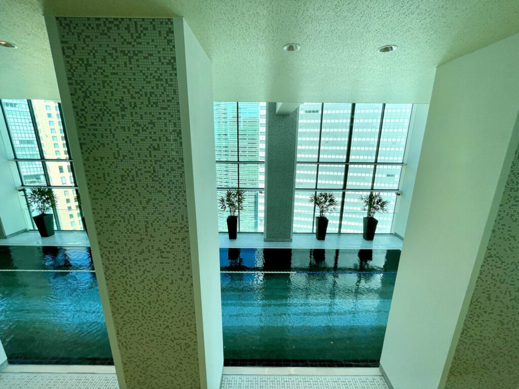 コンラッド東京 ジムからのプール
