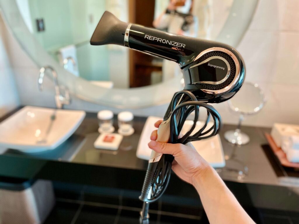 「コンラッド東京」ドライヤーはレプロナイザー4D+