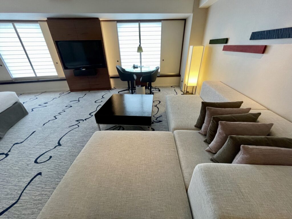 ヒルトン東京 ジュニアスイート ソファー